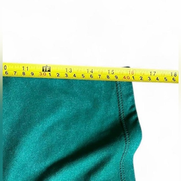 Adidas Men’s Green Milwaukee Bucks Short Sleeved Tshirt Size Large - Picture 6 of 6